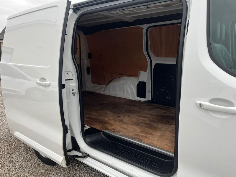 VAUXHALL VIVARO