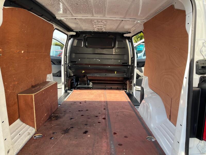 VAUXHALL VIVARO