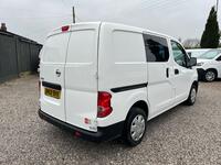 NISSAN NV200