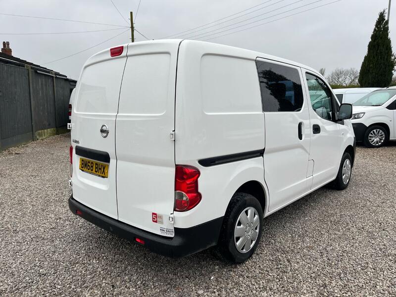 NISSAN NV200
