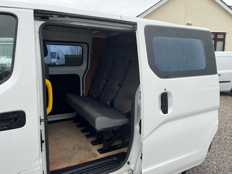 NISSAN NV200