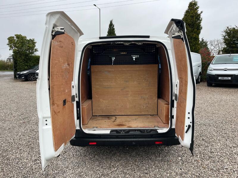 NISSAN NV200
