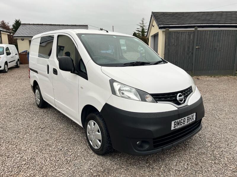 NISSAN NV200