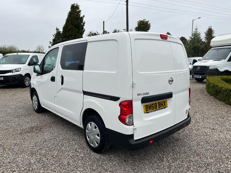 NISSAN NV200