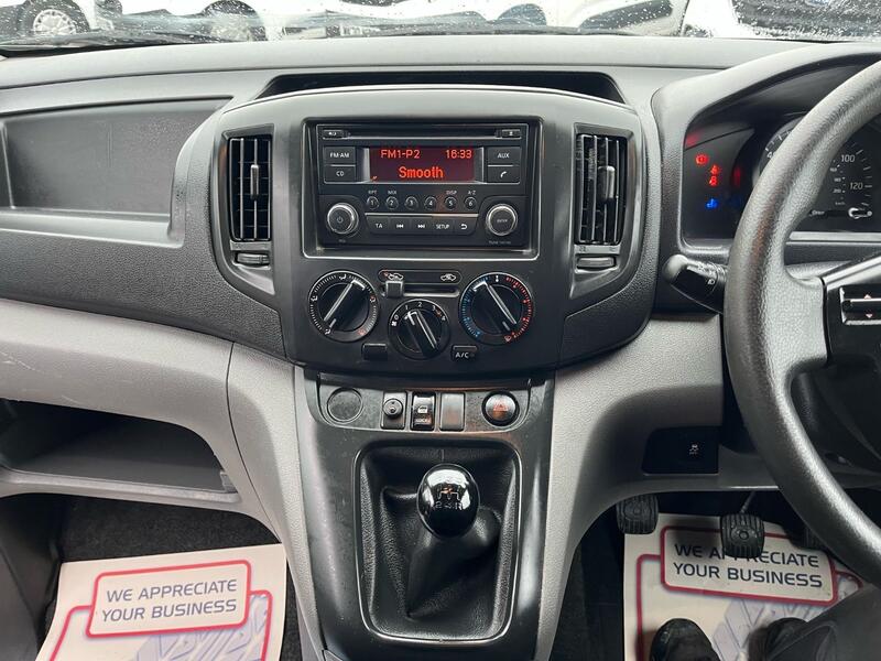 NISSAN NV200