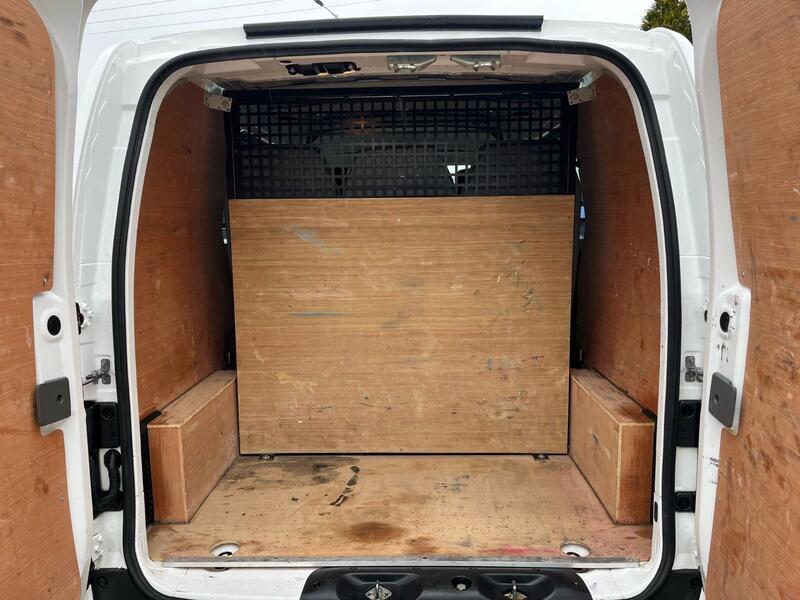NISSAN NV200