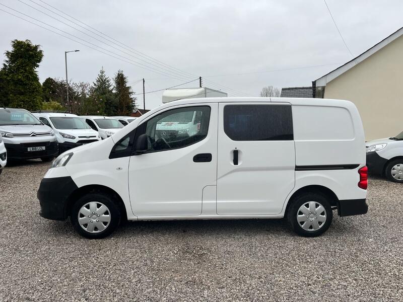 NISSAN NV200