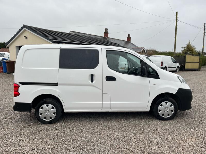 NISSAN NV200