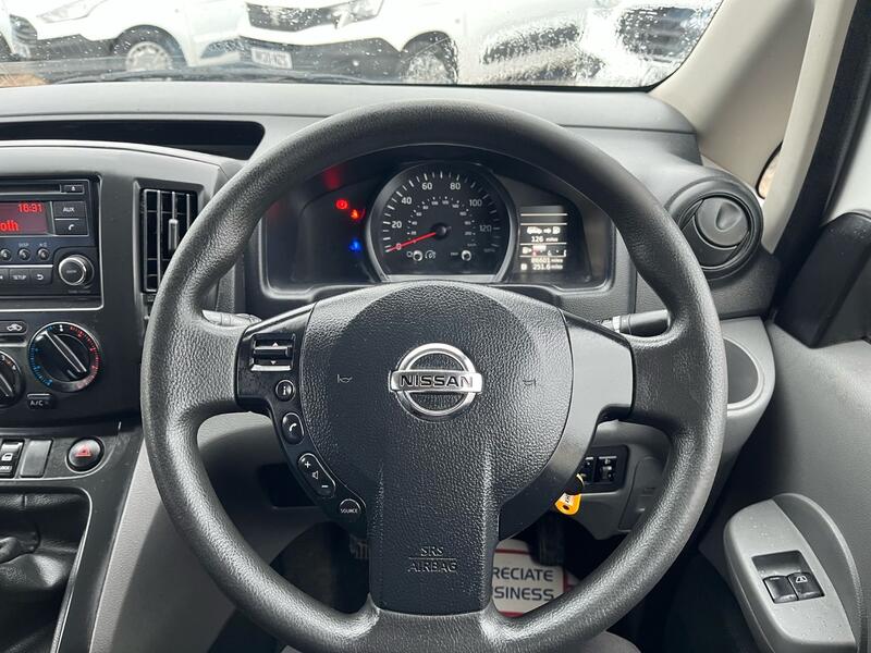 NISSAN NV200