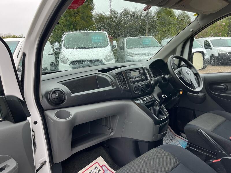 NISSAN NV200
