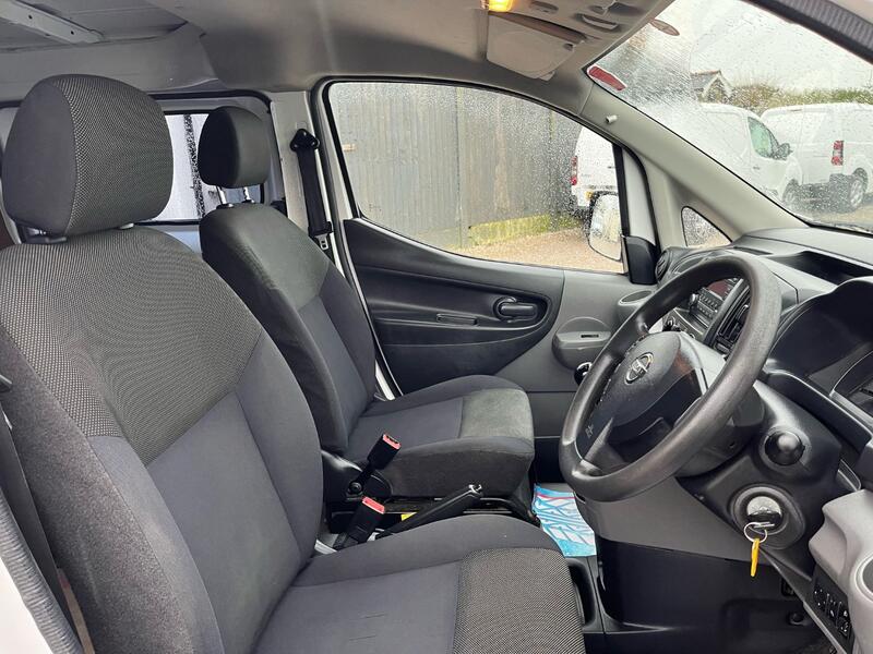 NISSAN NV200
