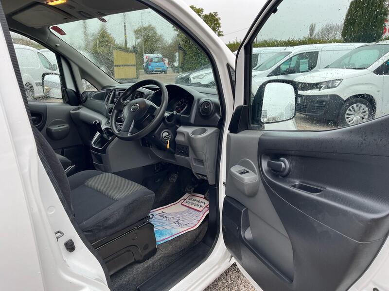 NISSAN NV200