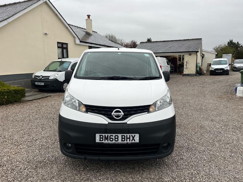 NISSAN NV200