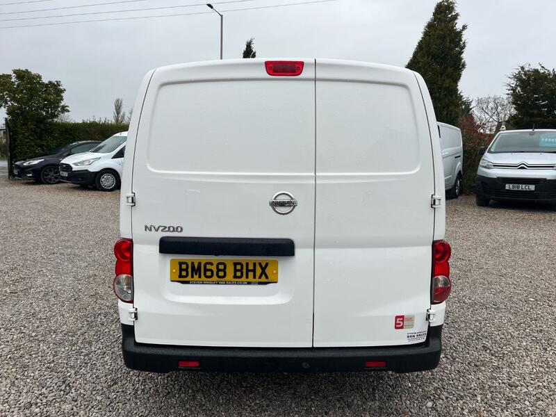 NISSAN NV200