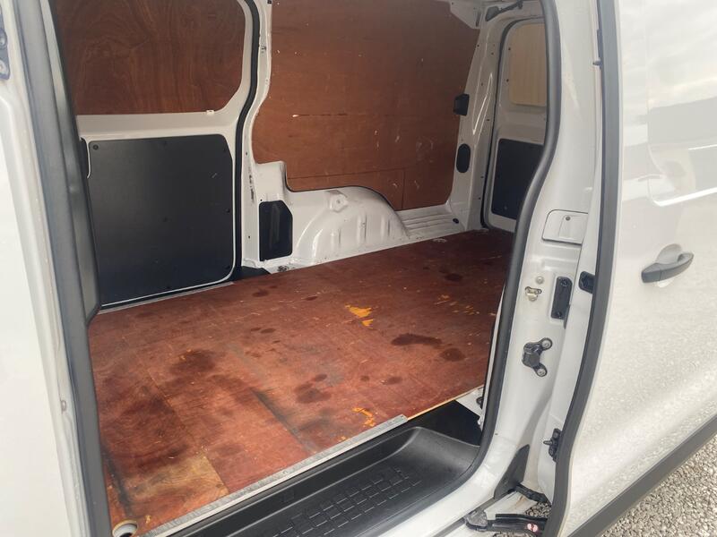 VAUXHALL VIVARO