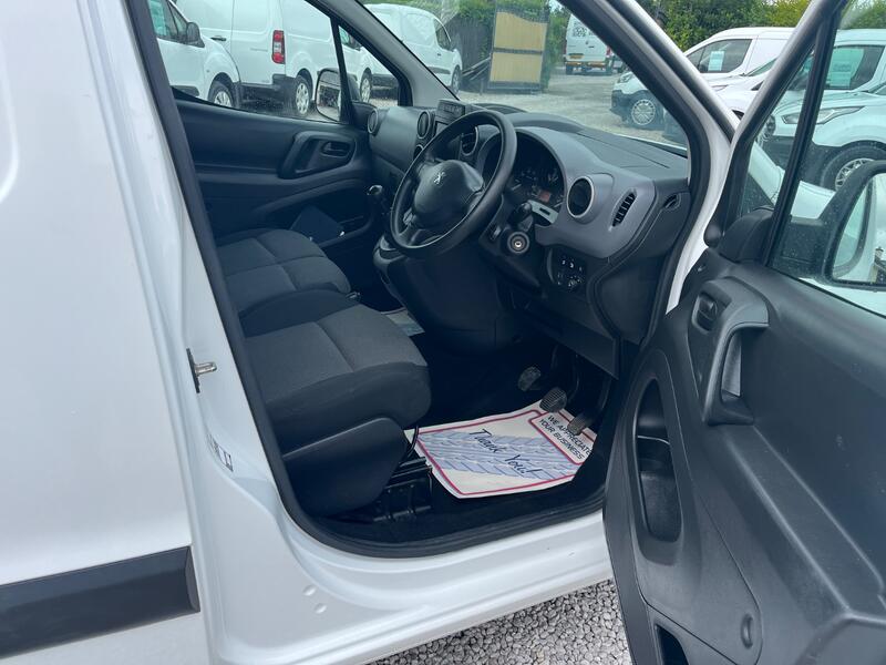 PEUGEOT PARTNER