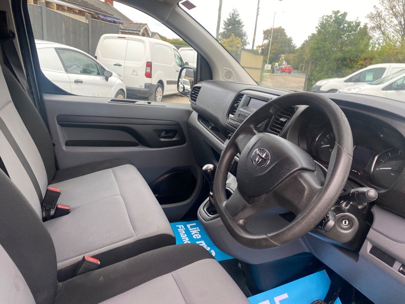 TOYOTA PROACE
