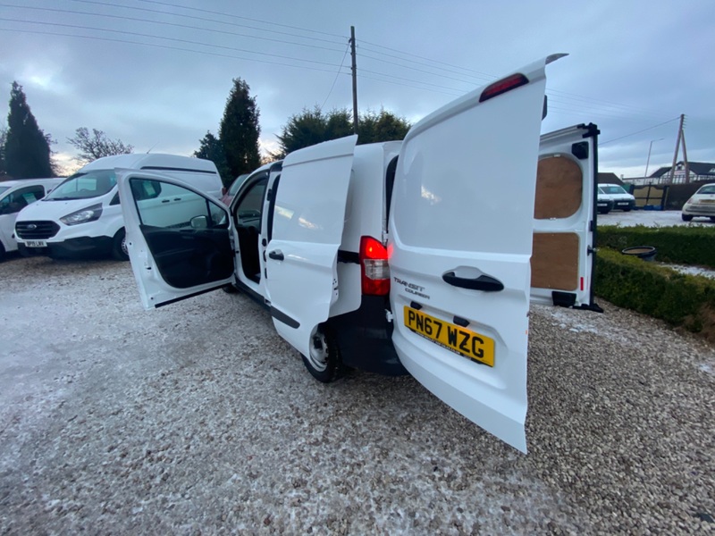 FORD TRANSIT COURIER