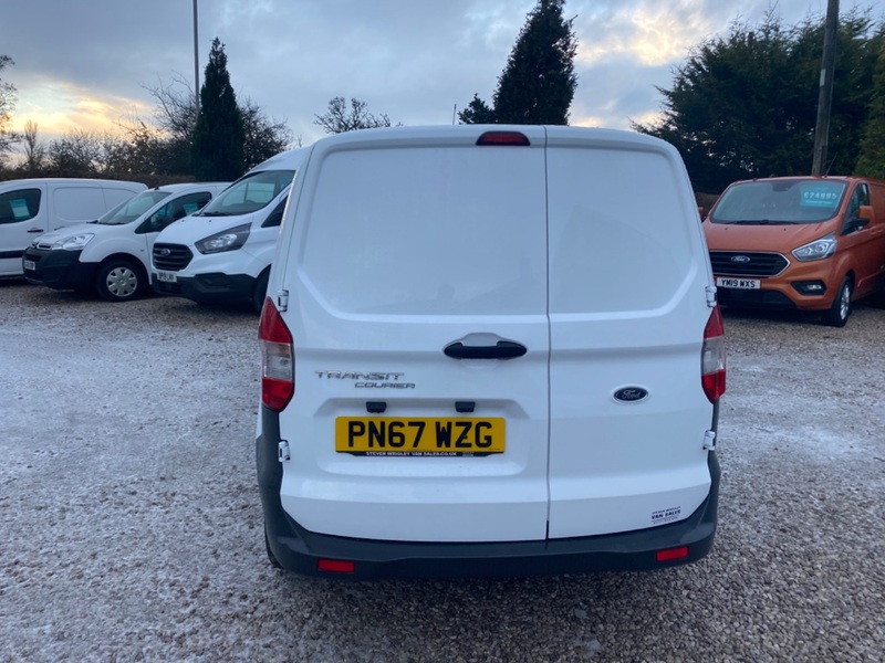 FORD TRANSIT COURIER