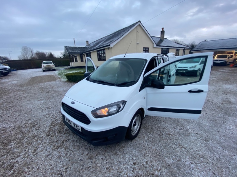 FORD TRANSIT COURIER