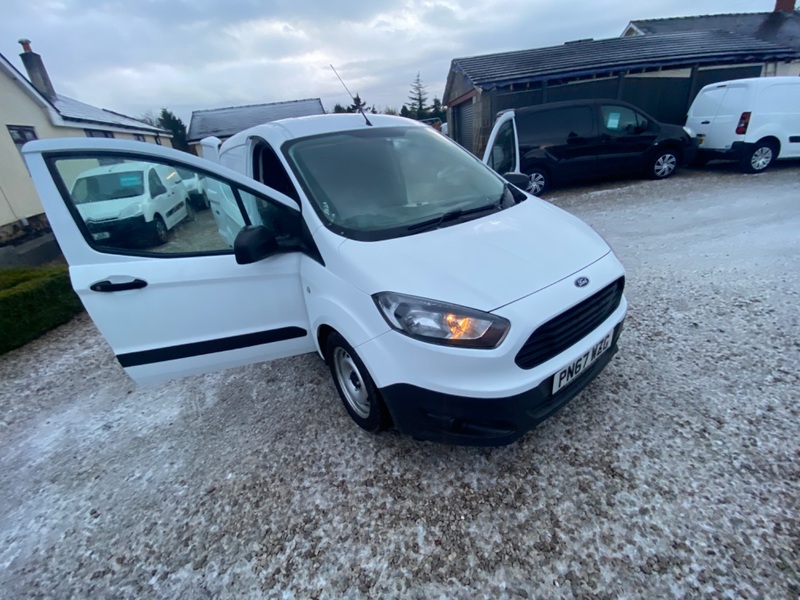 FORD TRANSIT COURIER