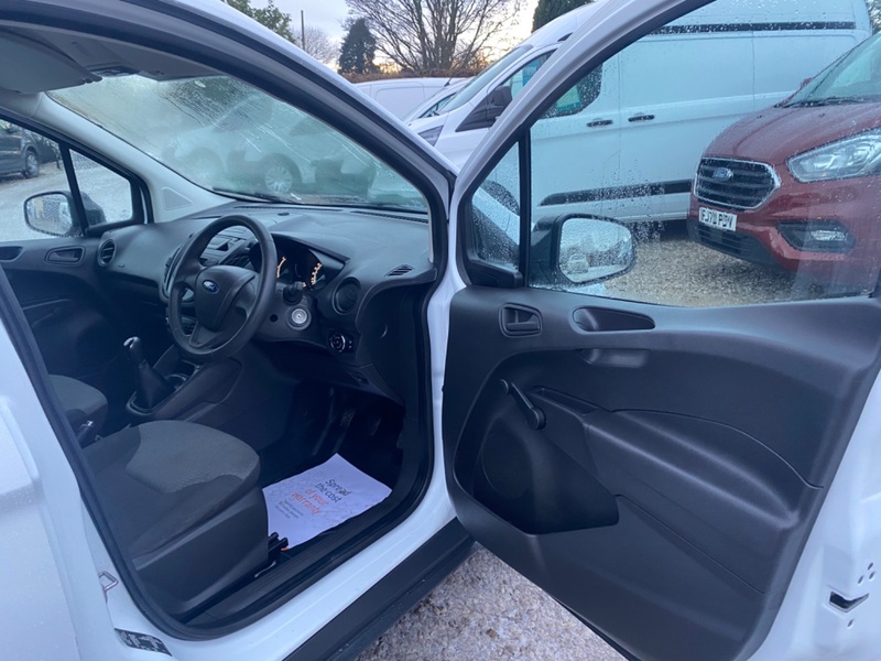 FORD TRANSIT COURIER