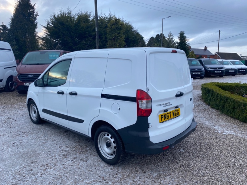 FORD TRANSIT COURIER